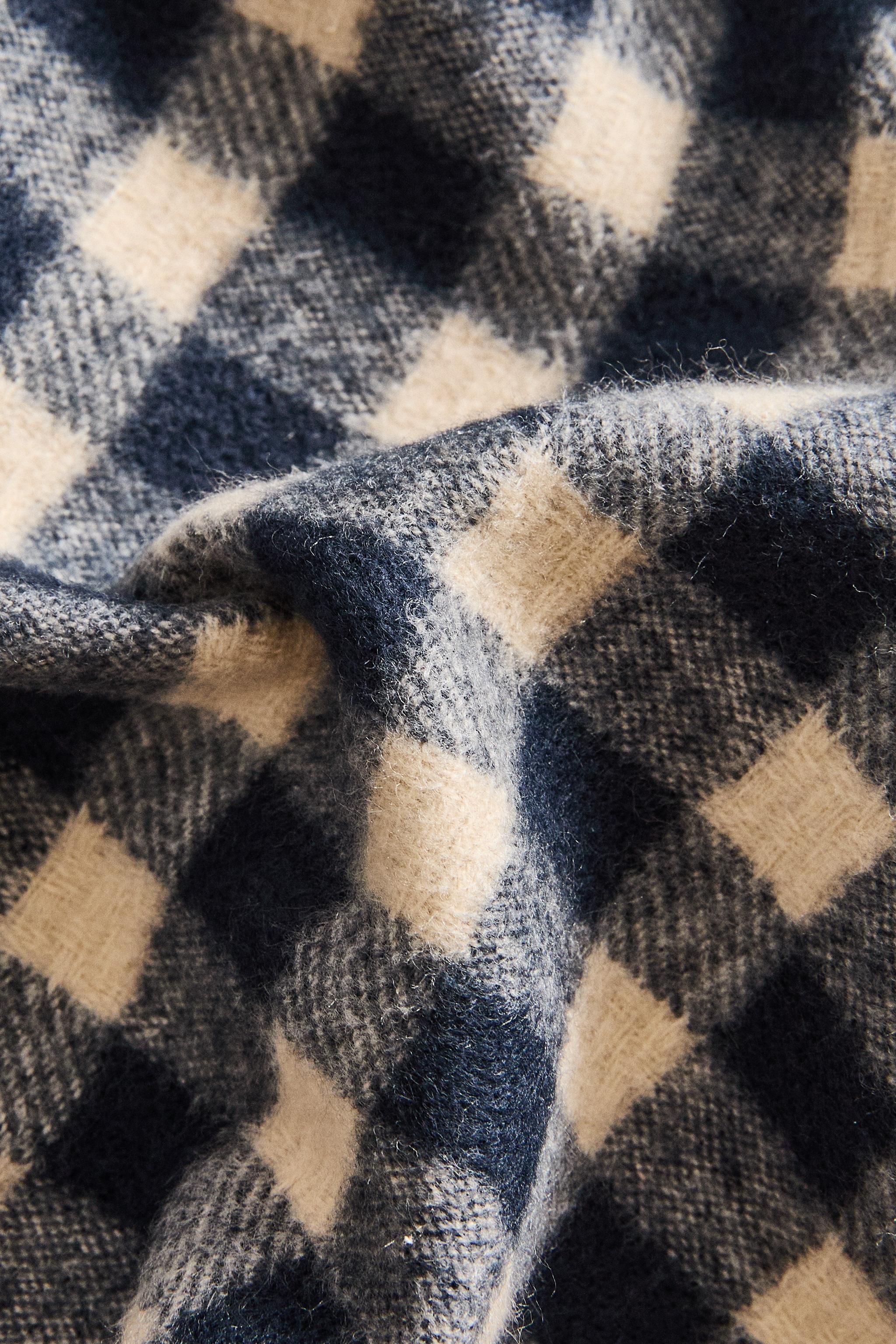 SOFT GINGHAM CHRISTMAS BLANKET